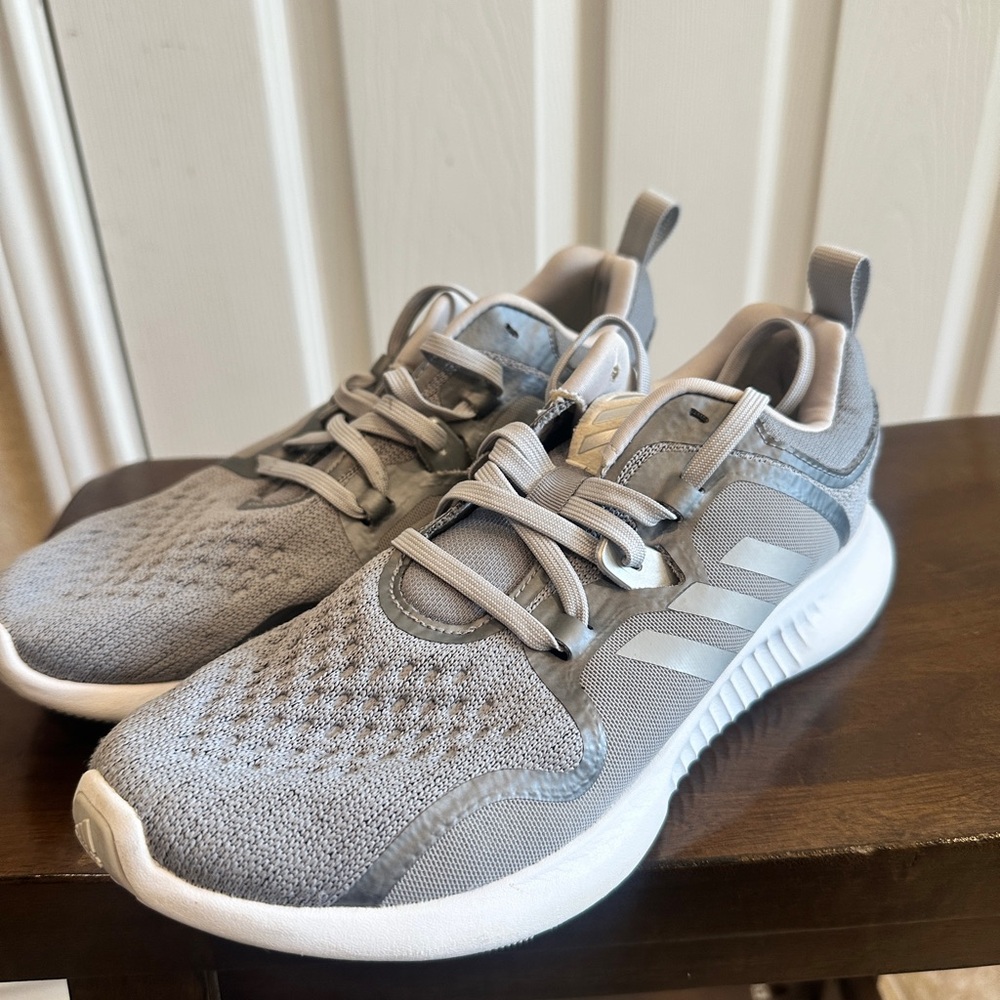 adidas Women’s edge bounce Gray Athletic Shoes size 7.5